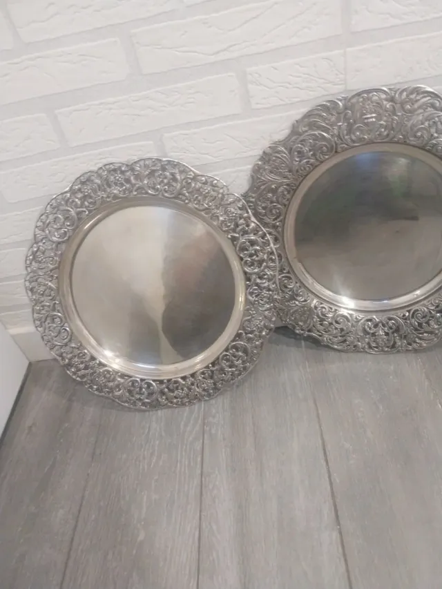 Bandejas plateadas decoradas