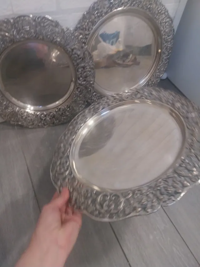 Bandejas plateadas decoradas