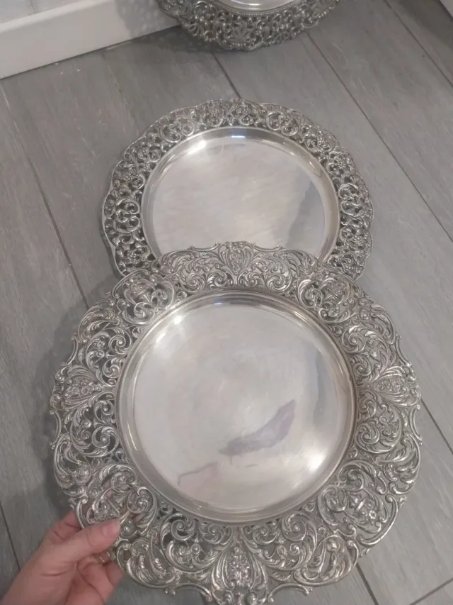 Bandejas plateadas decoradas