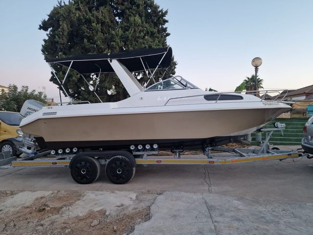 Barco con toldo y motor Honda