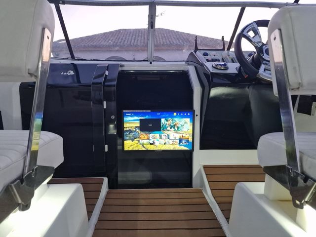 Barco con toldo y motor Honda