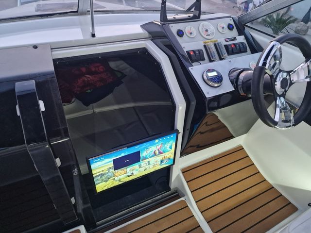 Barco con toldo y motor Honda