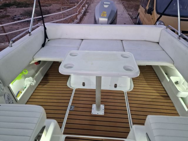 Barco con toldo y motor Honda