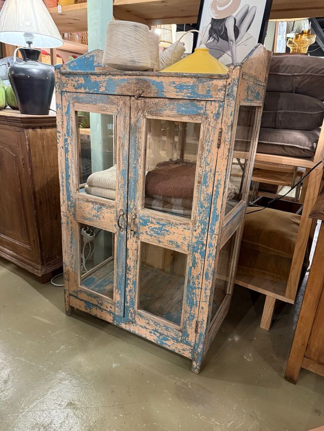 Vitrina antigua madera y cristal decapada