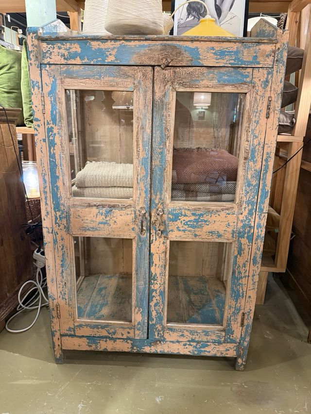 Vitrina antigua madera y cristal decapada