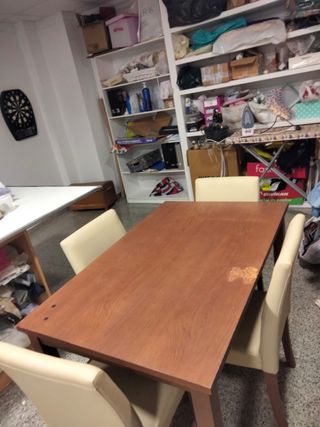 Mesa de madera maciza y 4 sillas