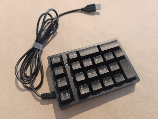 Teclado Numérico Mecánico RGB Negro