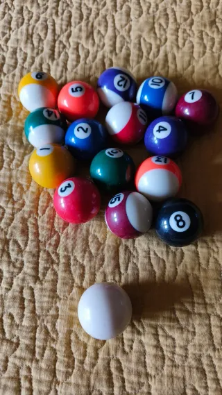 Bolas de billar pequeñas numeradas