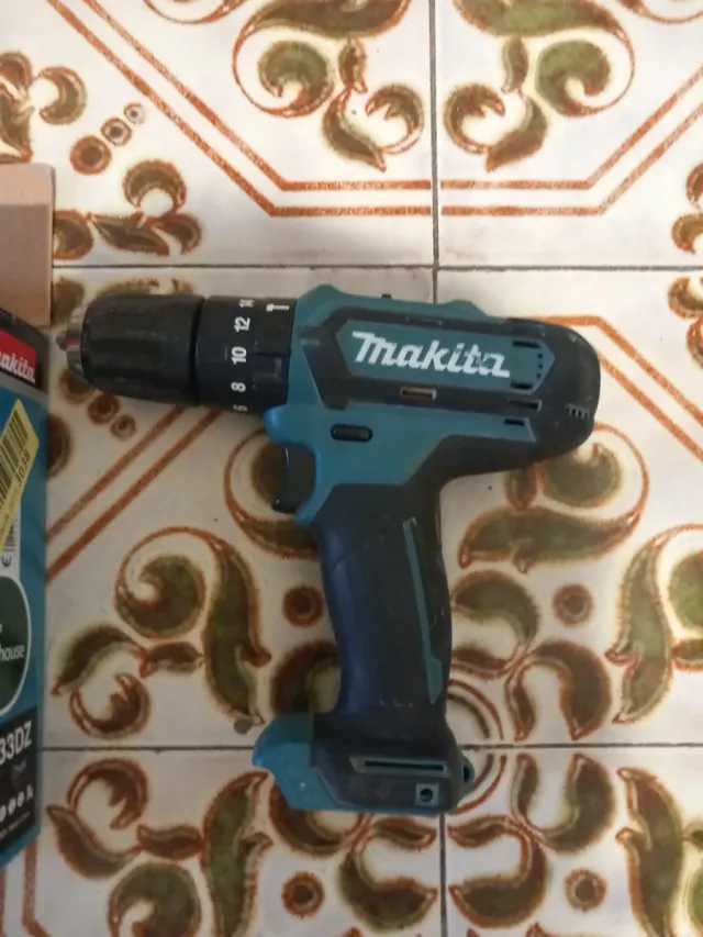Taladro Inalámbrico Makita DF333DZ