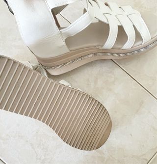 Sandalias cuña beige/blancas talla 38