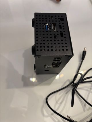 Raspberry Pi 3 B+ con caja y disco duro