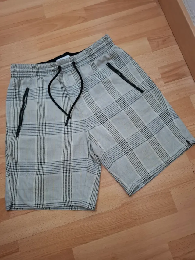 Bershka Pantalón Corto Cuadros Gris