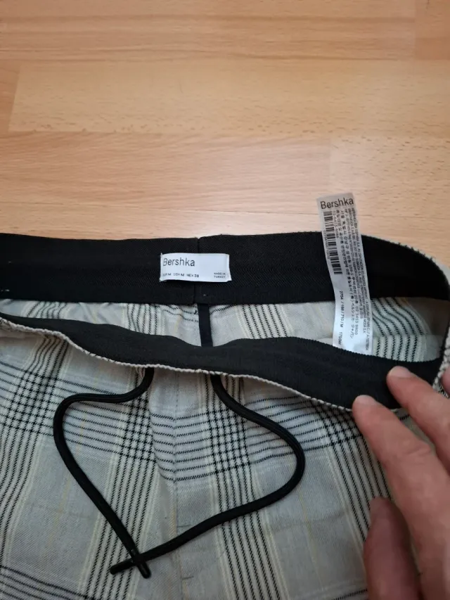 Bershka Pantalón Corto Cuadros Gris