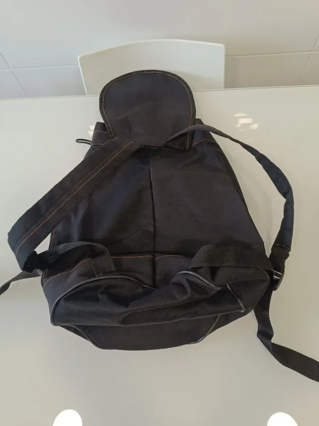 Mochila ligera circular negra