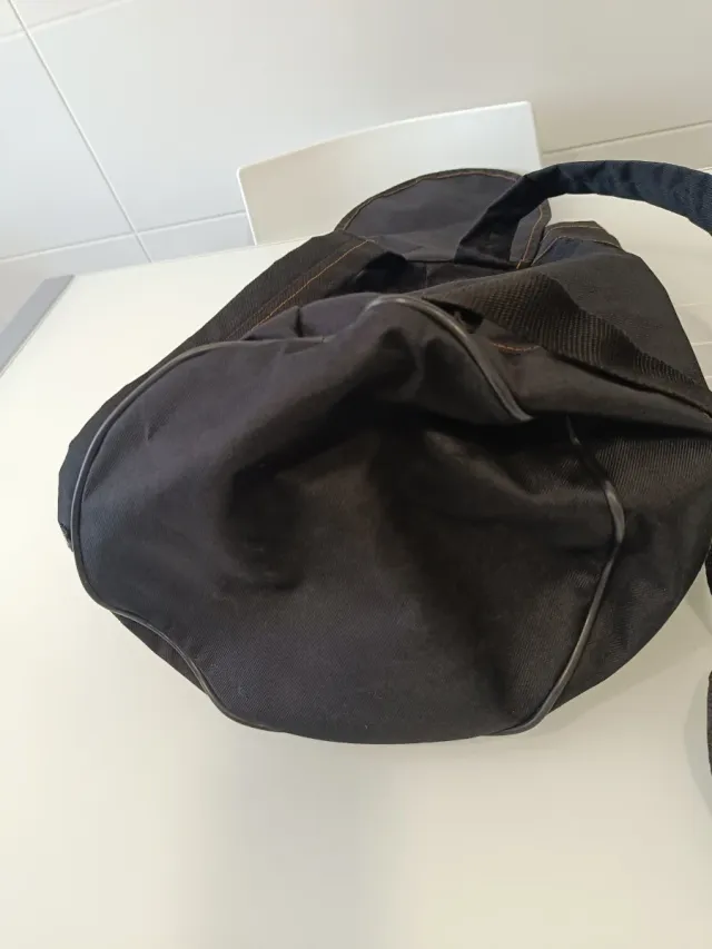 Mochila ligera circular negra