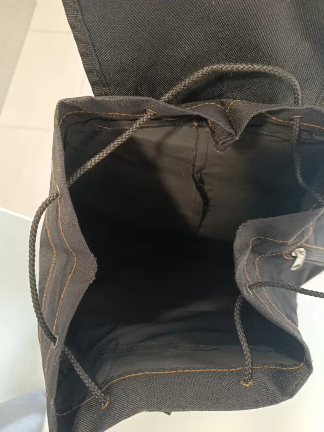 Mochila ligera circular negra