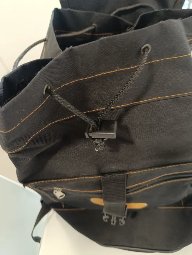 Mochila ligera circular negra