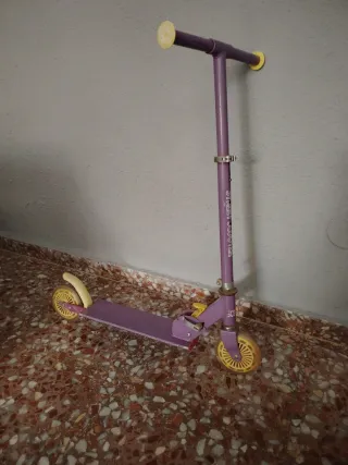 Monopatín morado