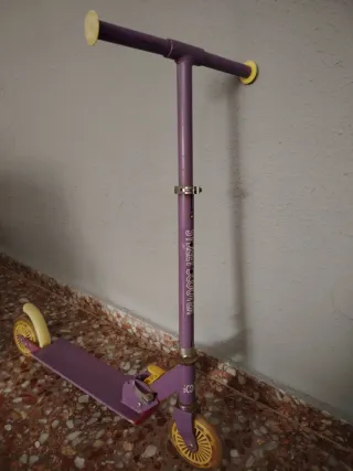 Monopatín morado