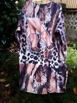 Vestido estampado tacones y leopardo