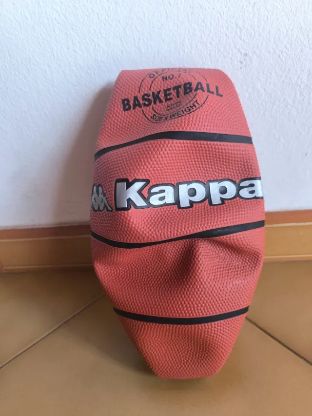 Balón de Baloncesto Kappa Desinflado
