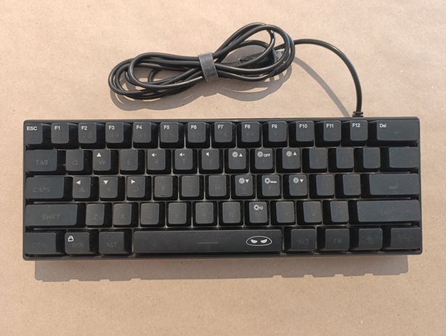 Teclado Mecánico 60% RGB Negro