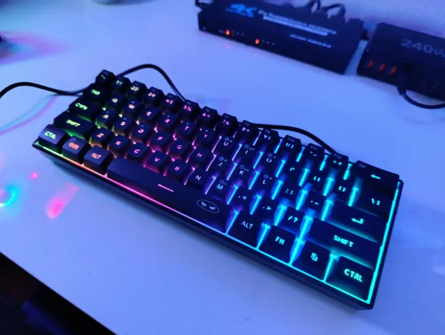 Teclado Mecánico 60% RGB Negro