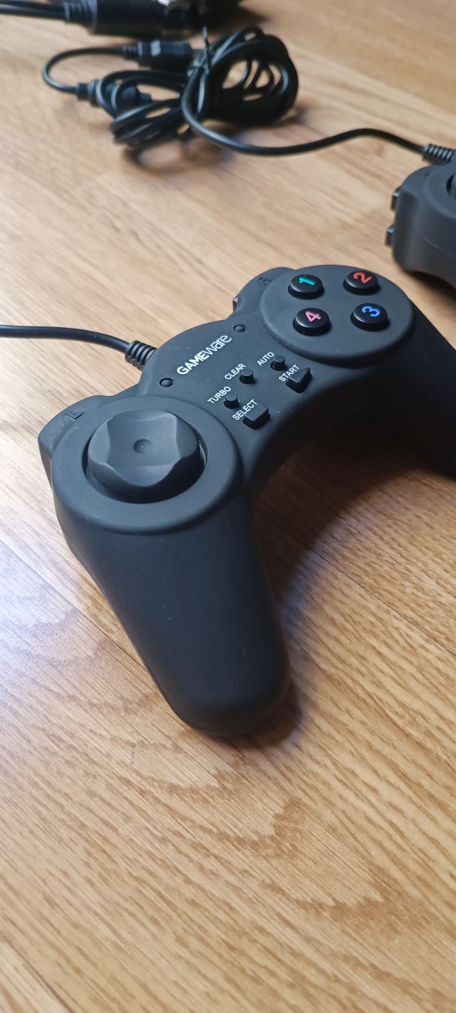 Mando USB GAMEWARE para PC