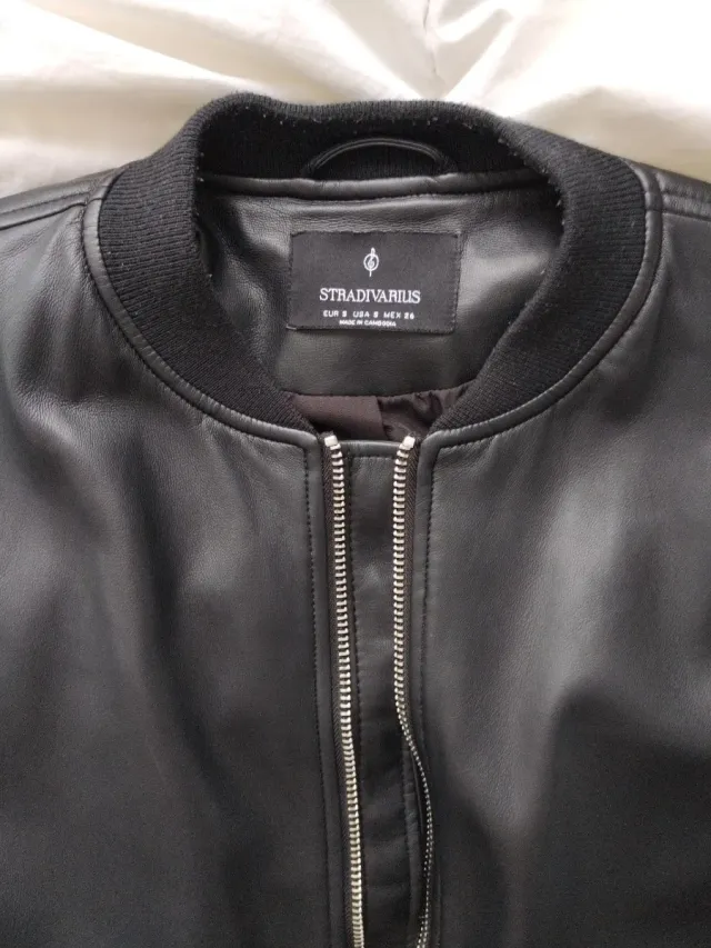 Cazadora polipiel Stradivarius negra
