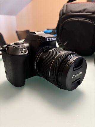 Cámara Canon EOS 250D Negra + Accesorios