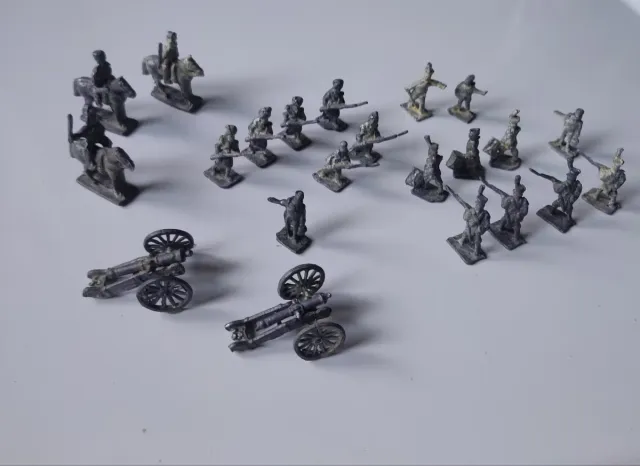 ANTIGUOS SOLDADITOS DE PLOMO