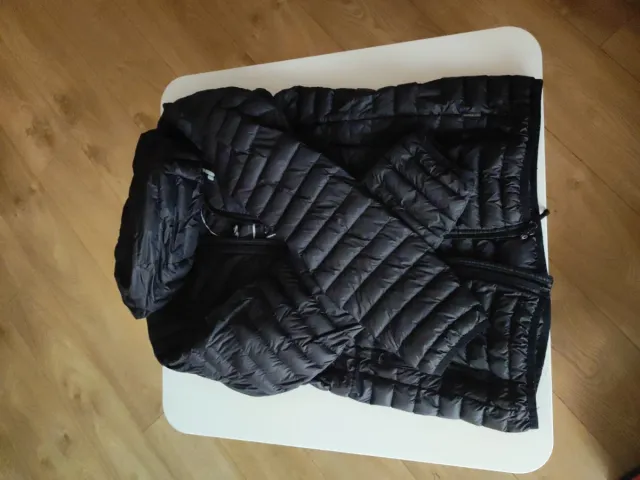 Cazadora de plumas negra