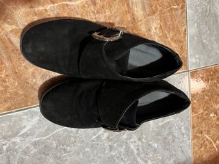Zapatos negros con hebilla