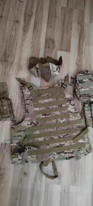 Chaleco Táctico Multicam + Accesorios MOLLE