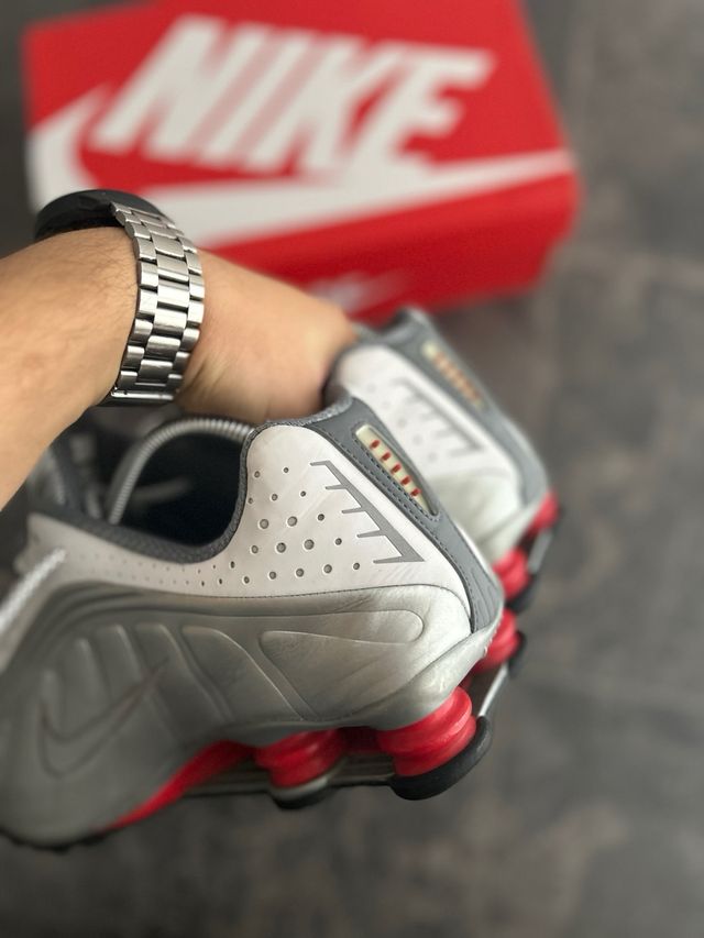 Sneakers Nike Shox R4 Comet Red 2018 Reflective 