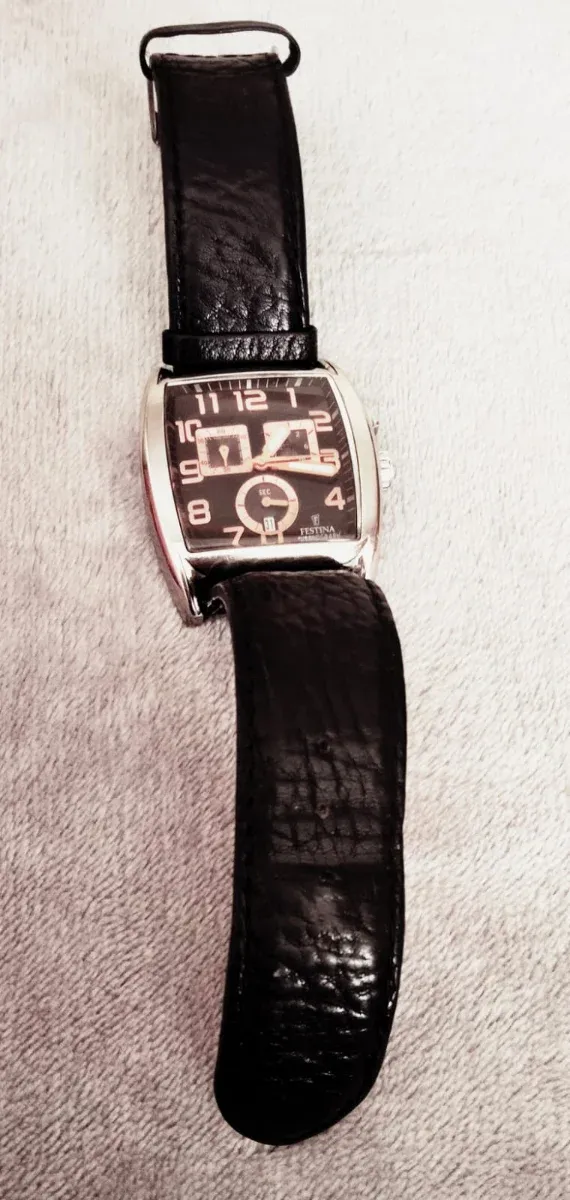 Reloj Festina Cronógrafo Negro y Dorado