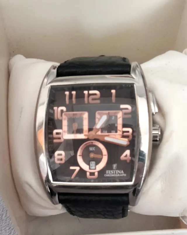 Reloj Festina Cronógrafo Negro y Dorado