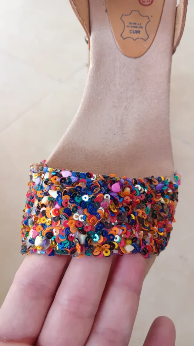 Sandalias fiesta pedrería multicolor