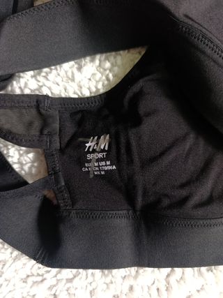 Top deportivo negro con rejilla. Talla M.