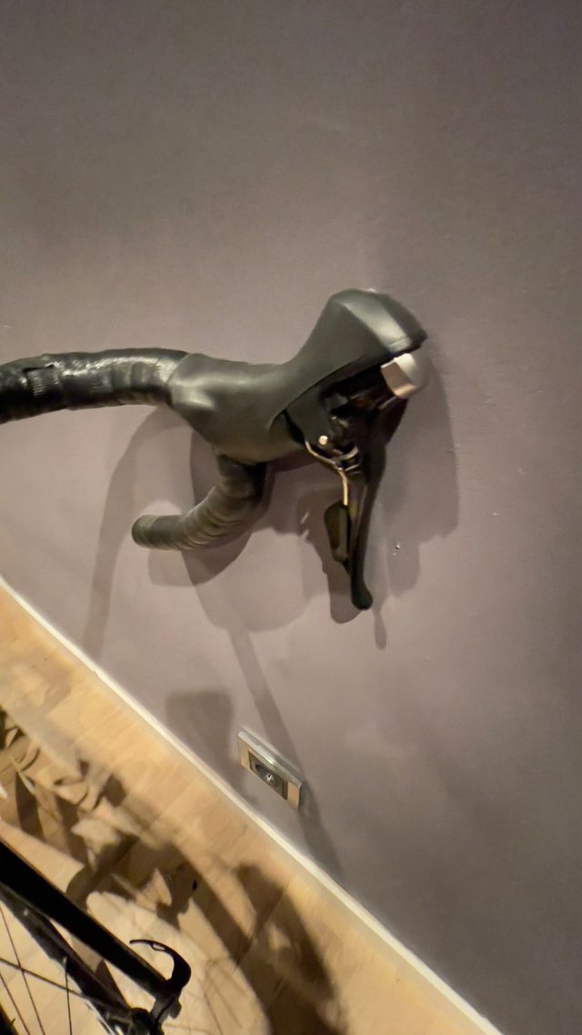 Bicicleta de carretera cloot de carbono negra/roja