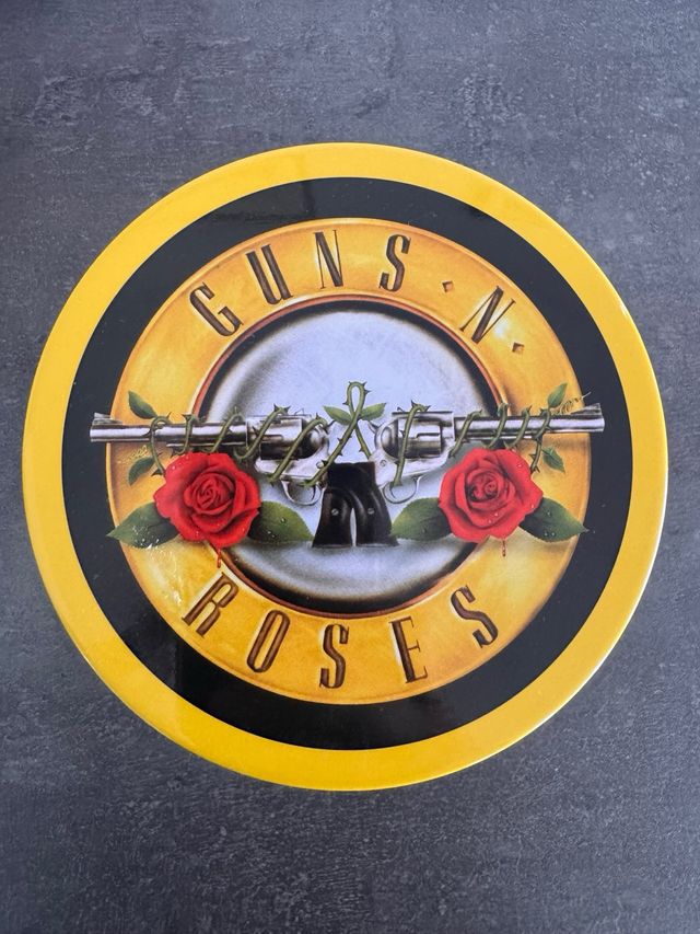Guns & Roses  Taza, Posavasos y Lata