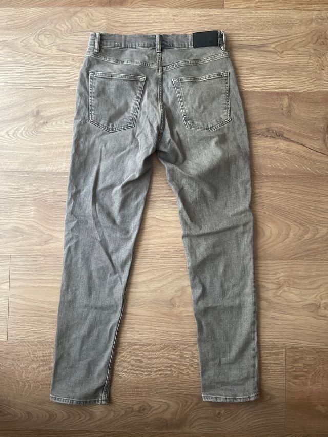 Pantalones tejanos grises Zara