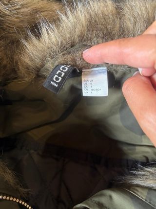 Parka militar con capucha y pelo