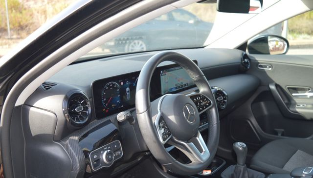 MERCEDES-BENZ CLASS A (W177) A 160 Business Soluti