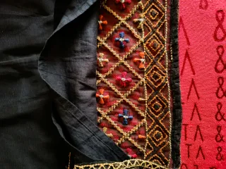 Blusa Bordada Tintoretto Negra Multicolor