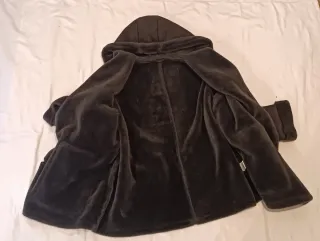 Abrigo- Chaquetón marrón con capucha 