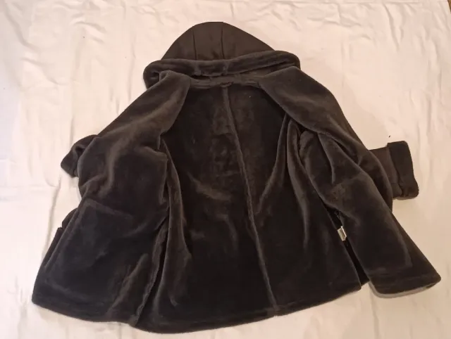 Abrigo- Chaquetón marrón con capucha 