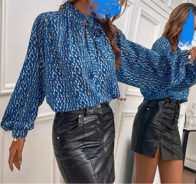 Camisa con lazada y estampado