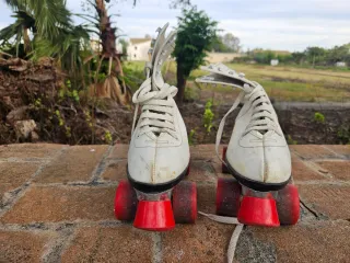 Patines vintage de 4 ruedas blancos