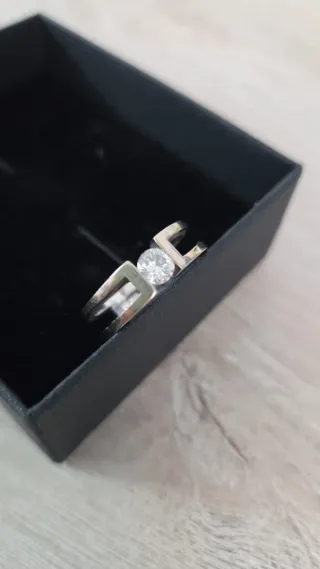 Anillo Oro Blanco 18k con Diamante